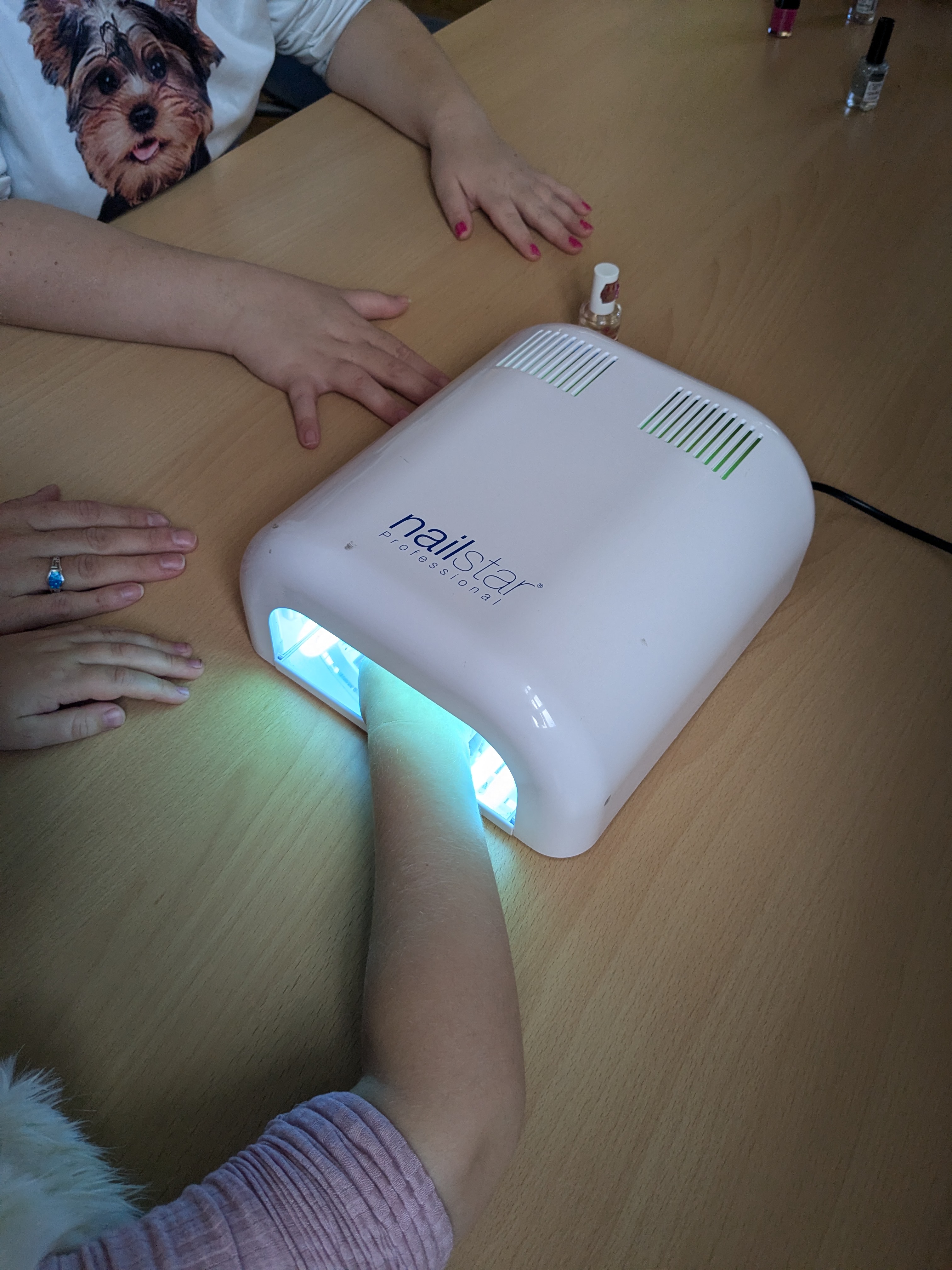 N%C3%A4gel%20machen%20beim%20Beauty-Workshop